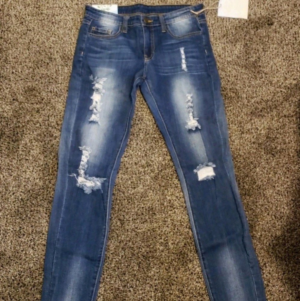 Sadie & Sage Distressed Skinny Denim
